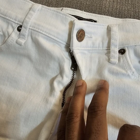 Abercrombie & Fitch White Denim Distressed Raw Hem Boho Shorts Size 24 - Picture 2 of 8